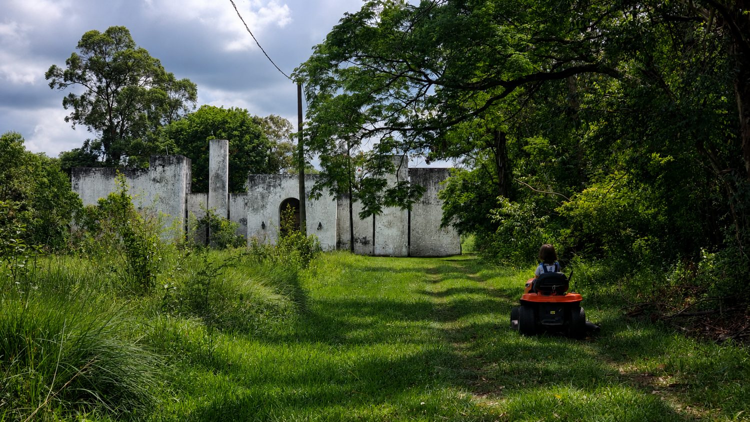 La casona entre el pasto