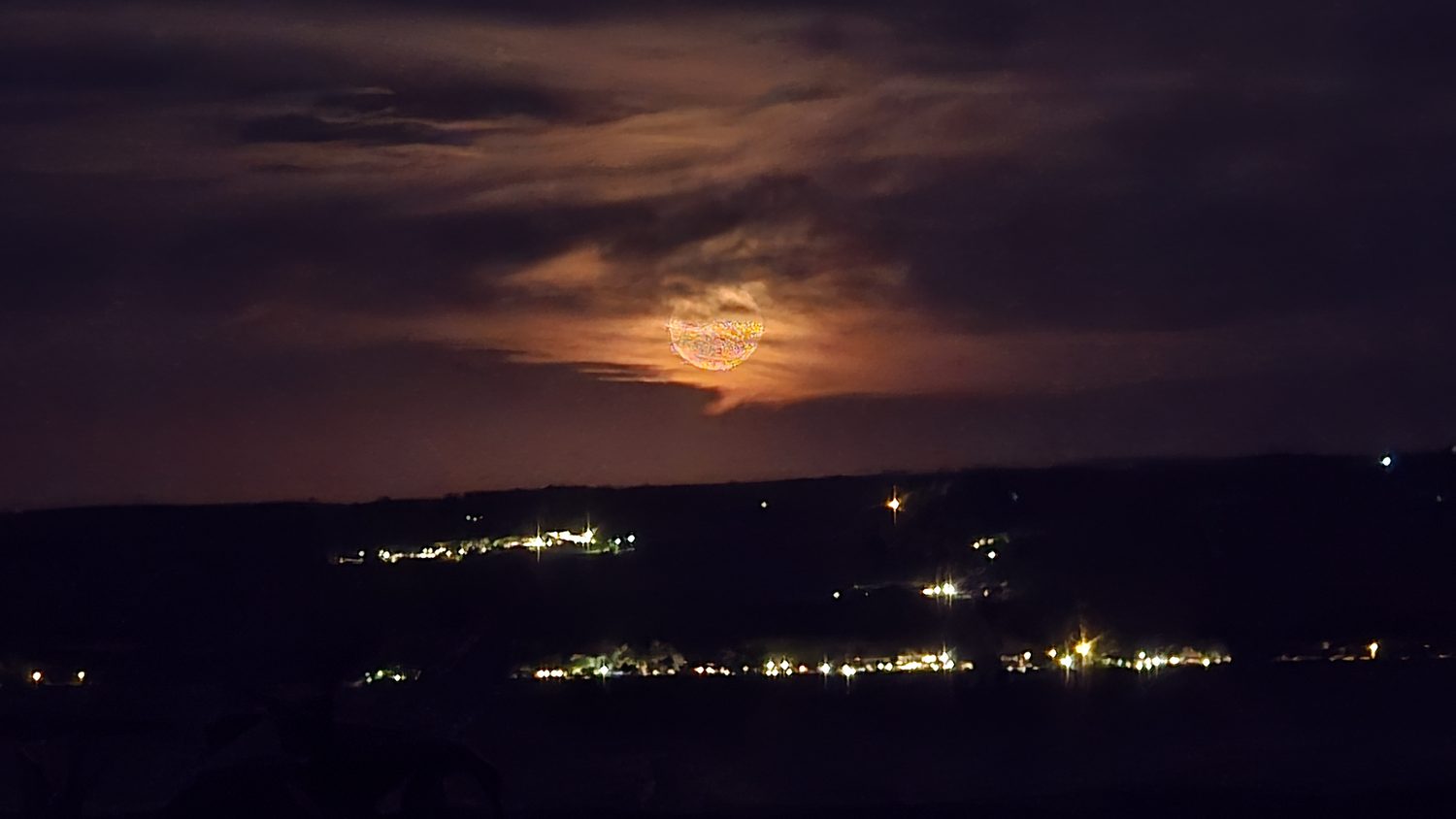La luna sobre el valle